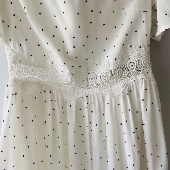 Ina white dress  - Picture 4 of 7